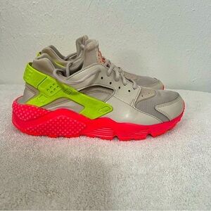 Women Nike Air Huarache Run Desert Sand Volt-Hot Punch Size 11 Running Exercise